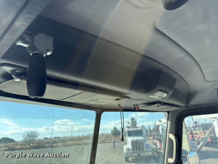 image for item EU4712 2014 Peterbilt 365 crane truck