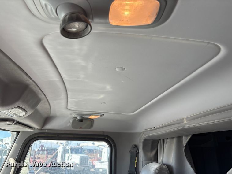 image for item EU4712 2014 Peterbilt 365 crane truck