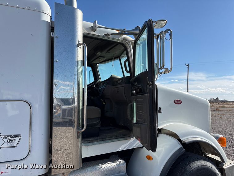 image for item EU4712 2014 Peterbilt 365 crane truck