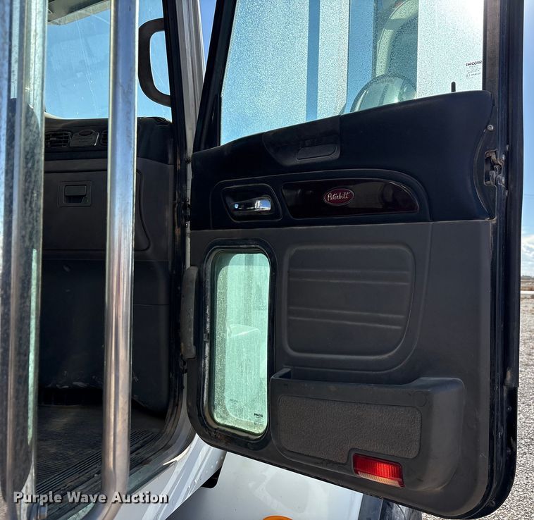 image for item EU4712 2014 Peterbilt 365 crane truck