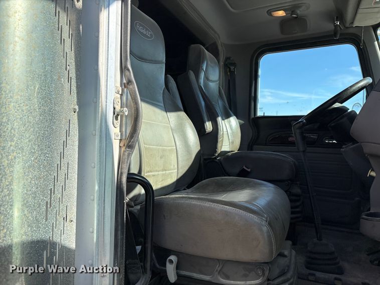 image for item EU4712 2014 Peterbilt 365 crane truck