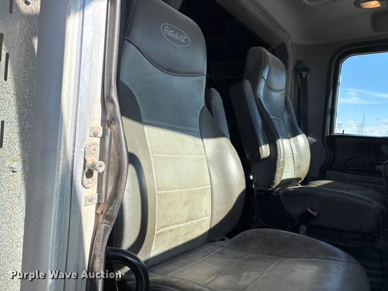 image for item EU4712 2014 Peterbilt 365 crane truck