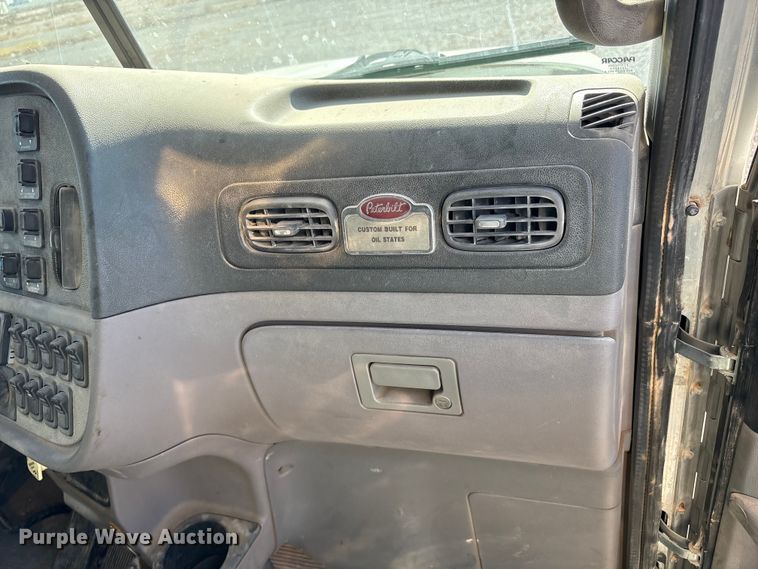 image for item EU4712 2014 Peterbilt 365 crane truck