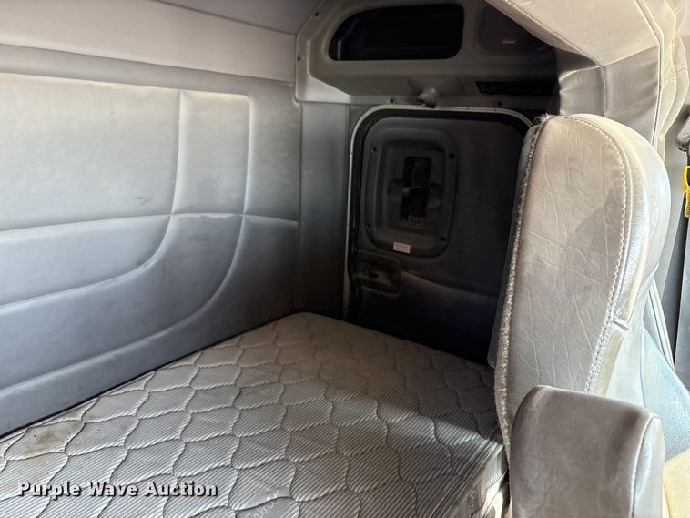 image for item EU4712 2014 Peterbilt 365 crane truck