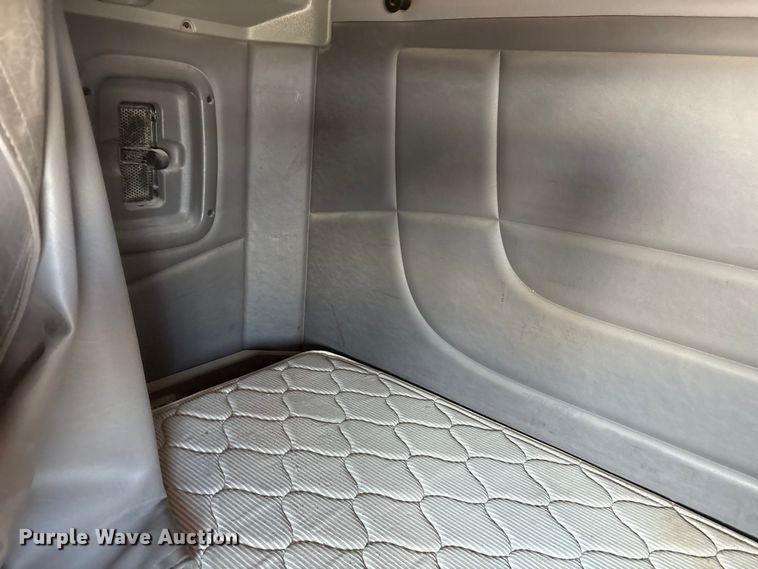 image for item EU4712 2014 Peterbilt 365 crane truck