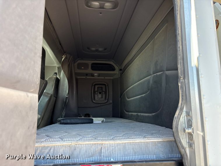 image for item EU4712 2014 Peterbilt 365 crane truck