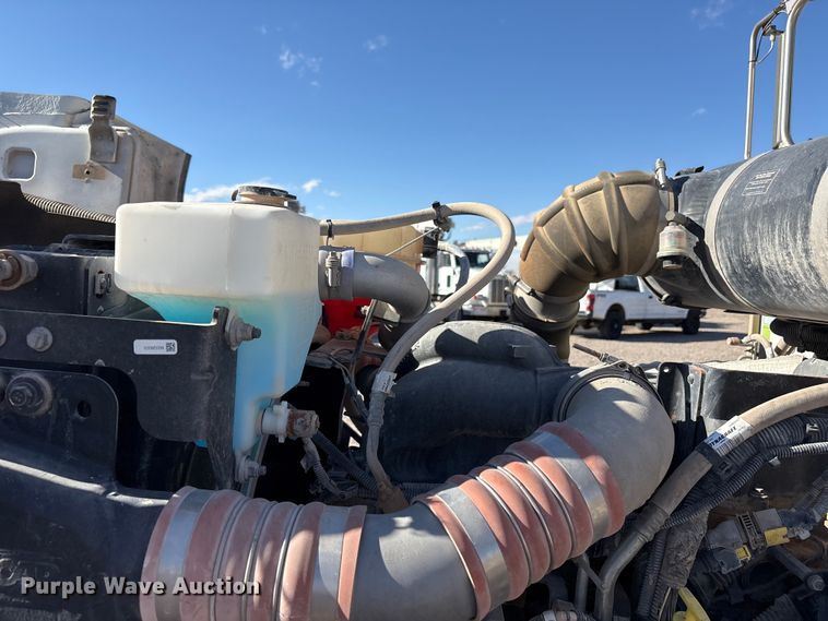 image for item EU4712 2014 Peterbilt 365 crane truck