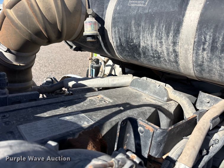 image for item EU4712 2014 Peterbilt 365 crane truck