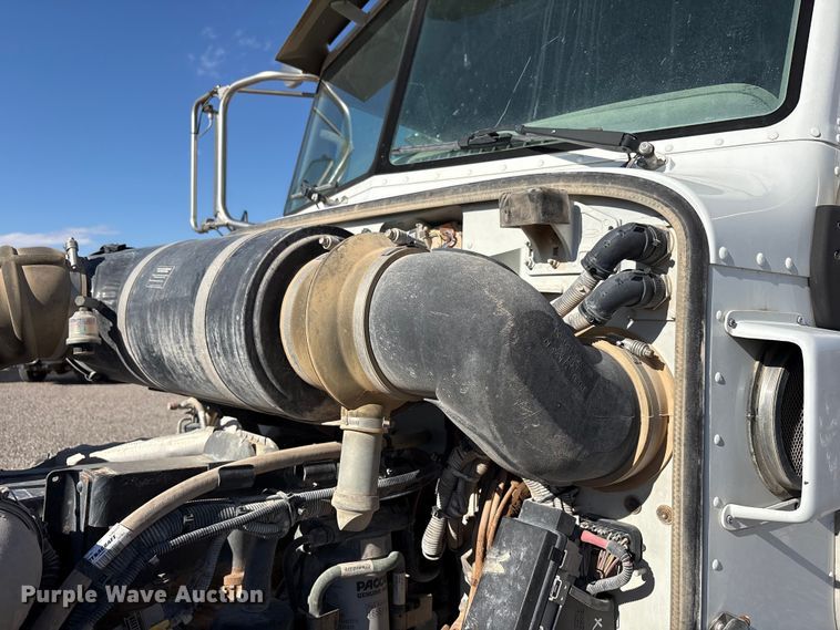 image for item EU4712 2014 Peterbilt 365 crane truck