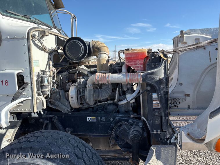 image for item EU4712 2014 Peterbilt 365 crane truck