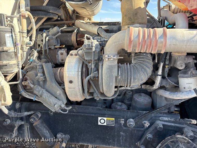 image for item EU4712 2014 Peterbilt 365 crane truck