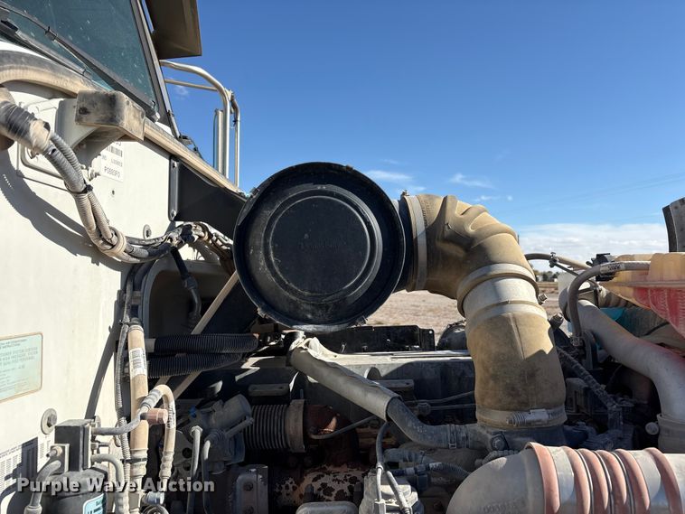 image for item EU4712 2014 Peterbilt 365 crane truck