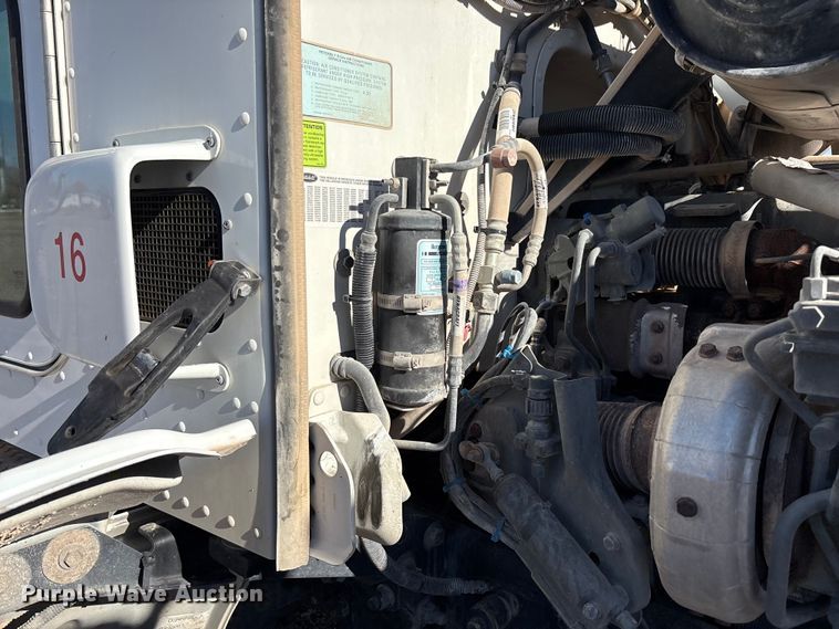 image for item EU4712 2014 Peterbilt 365 crane truck