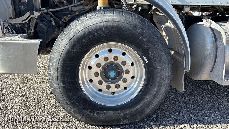 image for item EU4712 2014 Peterbilt 365 crane truck