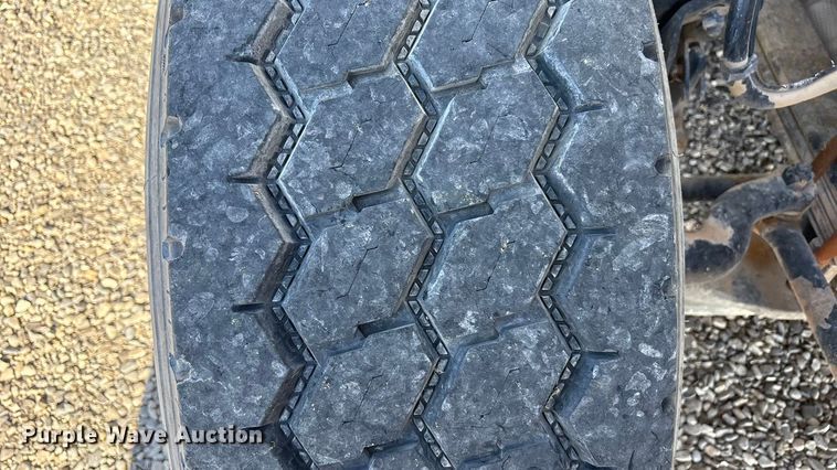 image for item EU4712 2014 Peterbilt 365 crane truck