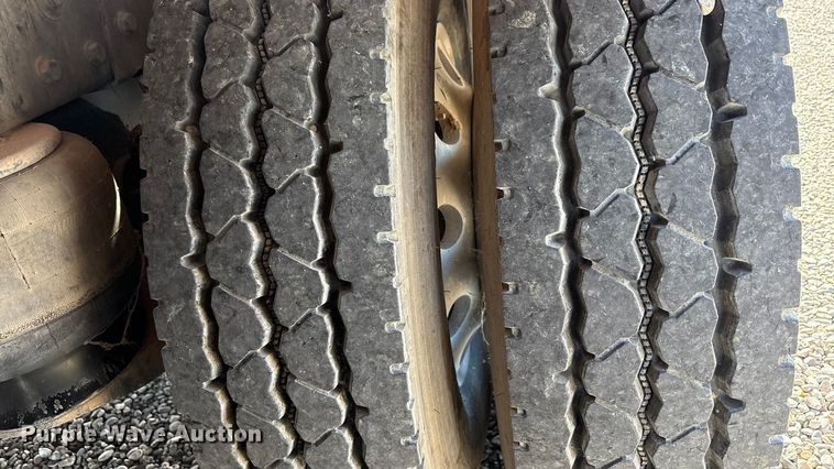 image for item EU4712 2014 Peterbilt 365 crane truck