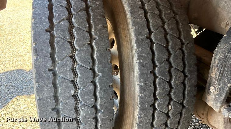 image for item EU4712 2014 Peterbilt 365 crane truck