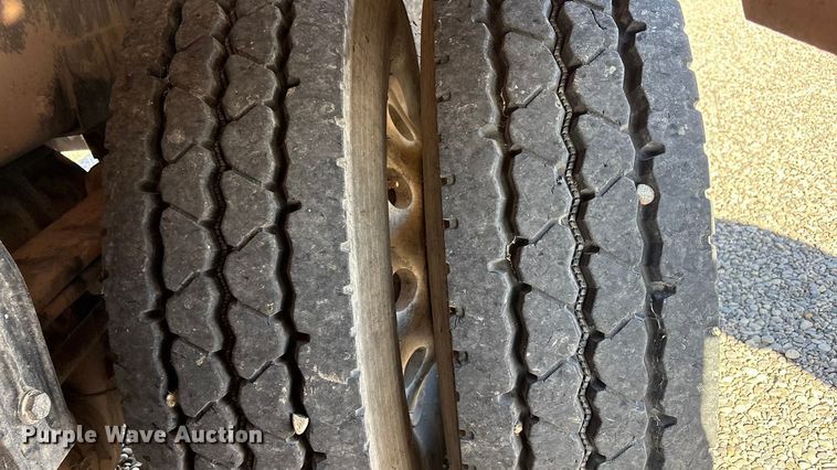 image for item EU4712 2014 Peterbilt 365 crane truck