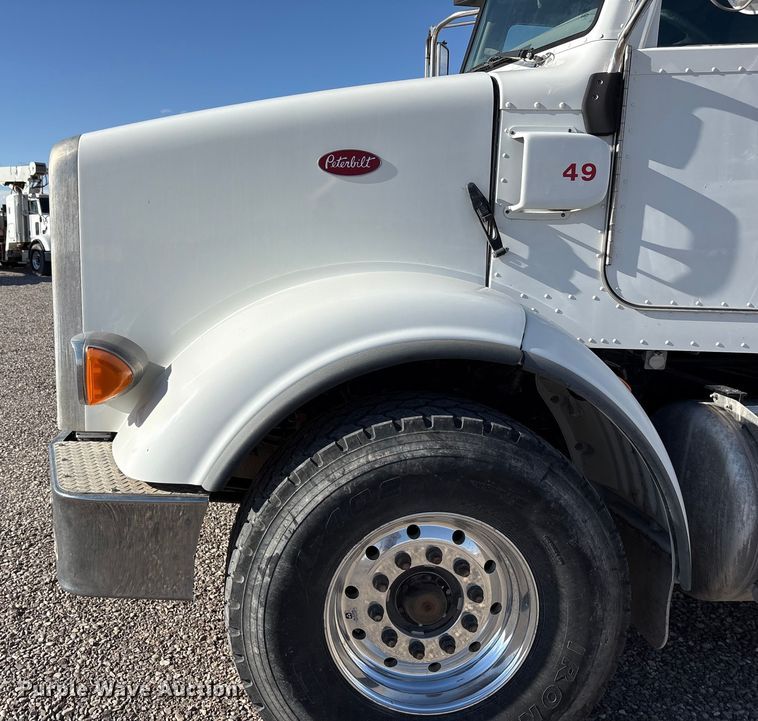 image for item EU4713 2014 Peterbilt 365 crane truck