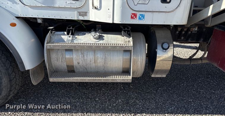 image for item EU4713 2014 Peterbilt 365 crane truck