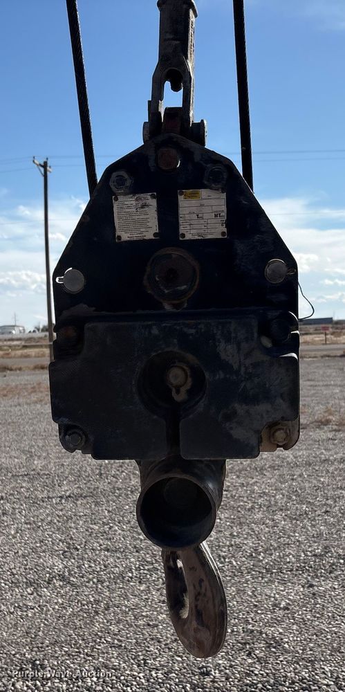 image for item EU4713 2014 Peterbilt 365 crane truck