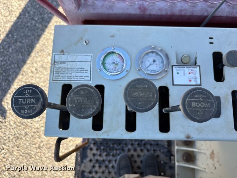 image for item EU4713 2014 Peterbilt 365 crane truck