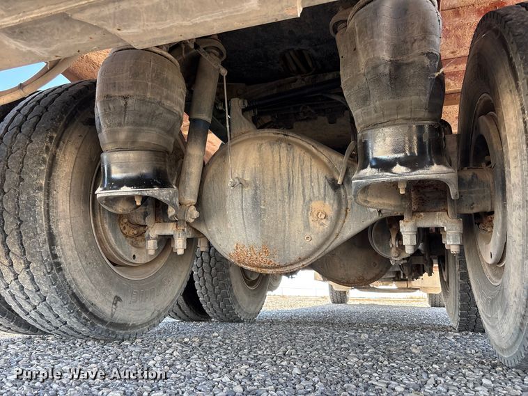 image for item EU4713 2014 Peterbilt 365 crane truck