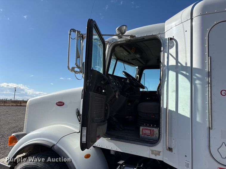 image for item EU4713 2014 Peterbilt 365 crane truck