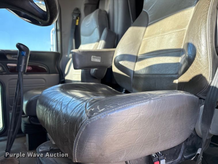 image for item EU4713 2014 Peterbilt 365 crane truck