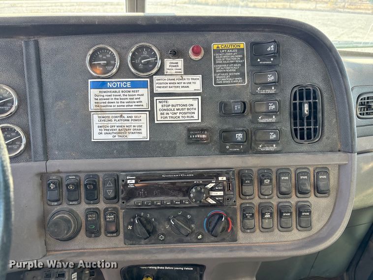 image for item EU4713 2014 Peterbilt 365 crane truck