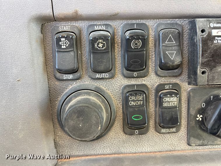 image for item EU4713 2014 Peterbilt 365 crane truck