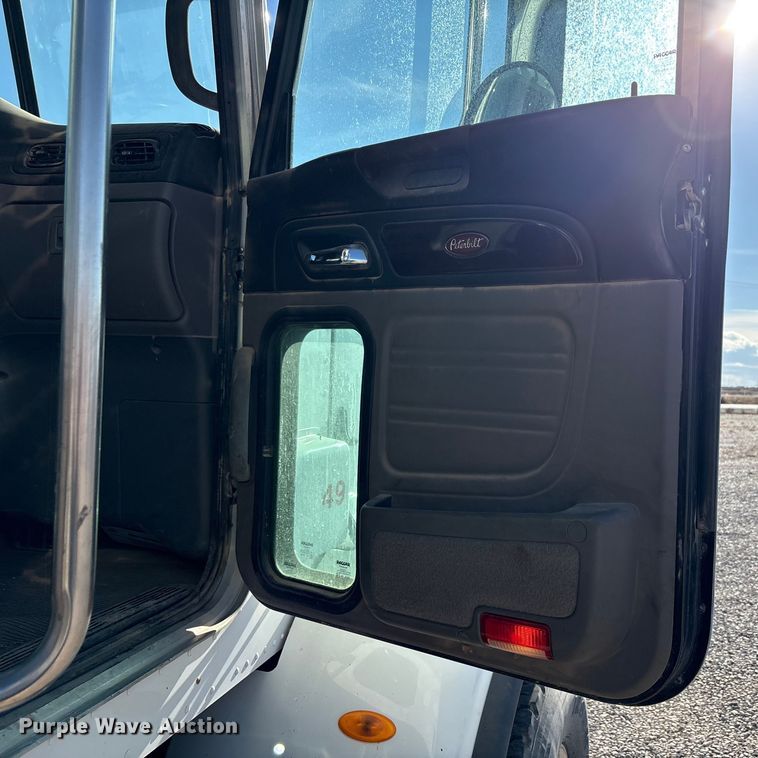 image for item EU4713 2014 Peterbilt 365 crane truck