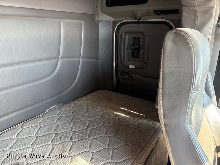 image for item EU4713 2014 Peterbilt 365 crane truck