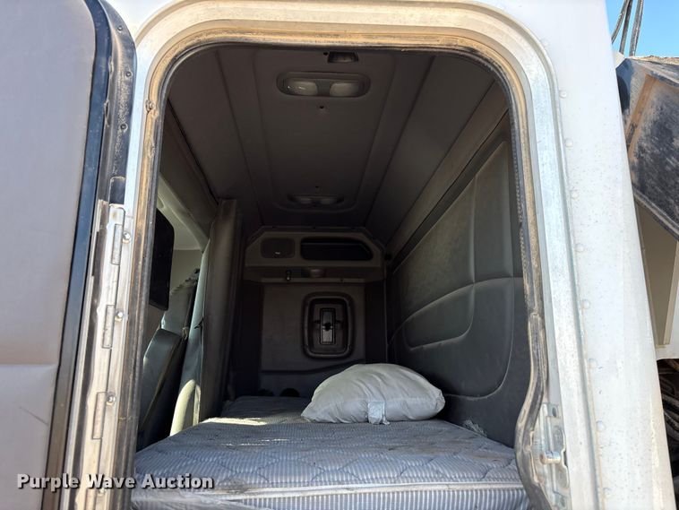 image for item EU4713 2014 Peterbilt 365 crane truck