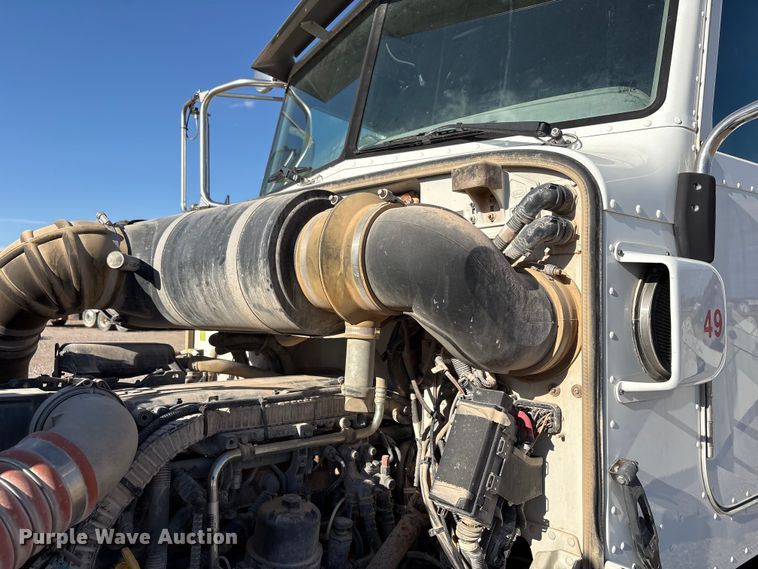 image for item EU4713 2014 Peterbilt 365 crane truck