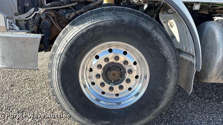 image for item EU4713 2014 Peterbilt 365 crane truck