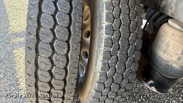 image for item EU4713 2014 Peterbilt 365 crane truck