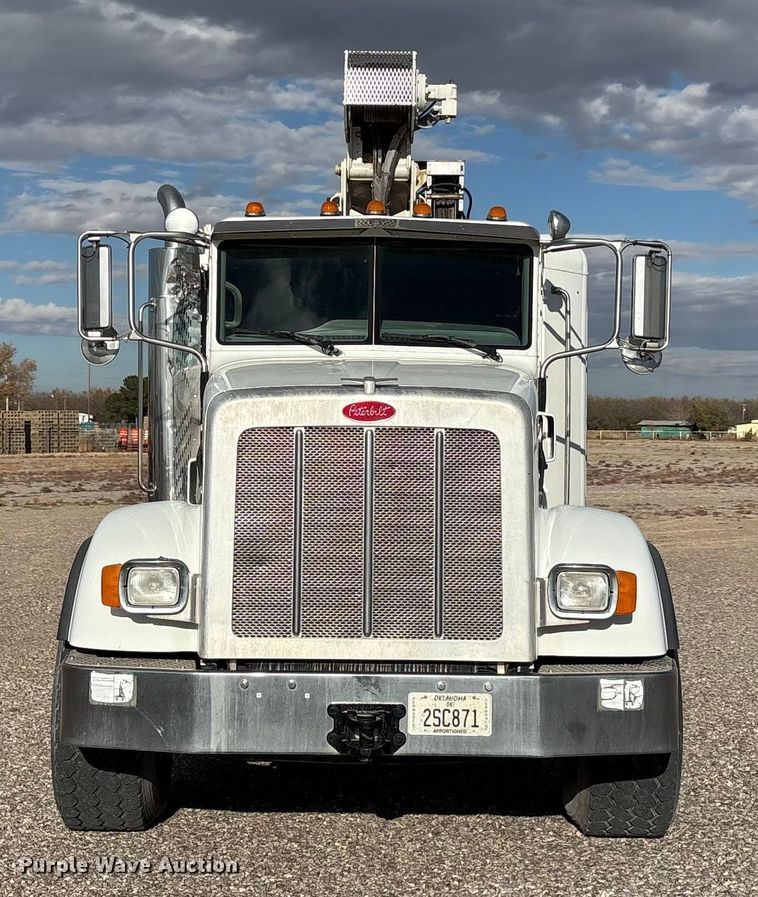 image for item EU4714 2013 Peterbilt 365 crane truck