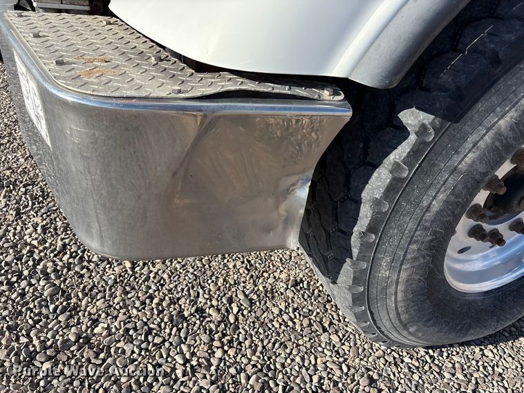 image for item EU4714 2013 Peterbilt 365 crane truck