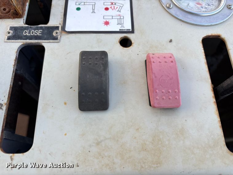 image for item EU4714 2013 Peterbilt 365 crane truck