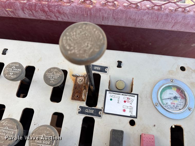 image for item EU4714 2013 Peterbilt 365 crane truck