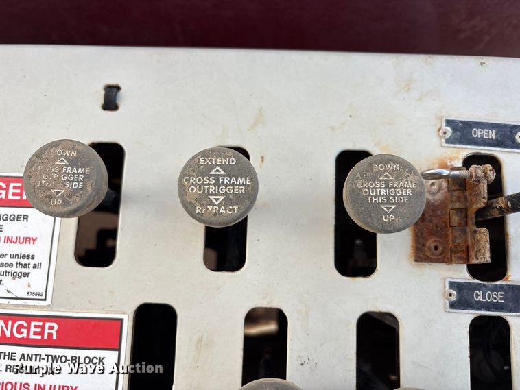 image for item EU4714 2013 Peterbilt 365 crane truck