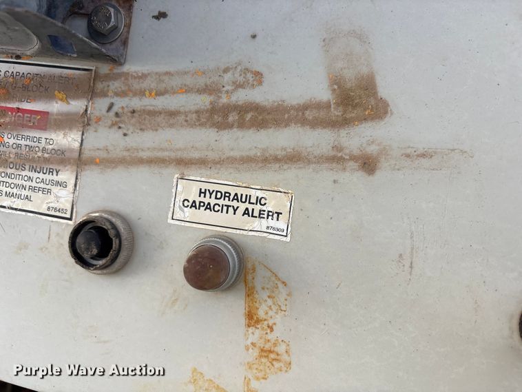 image for item EU4714 2013 Peterbilt 365 crane truck