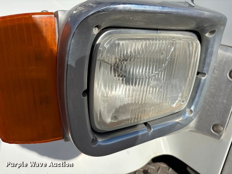 image for item EU4714 2013 Peterbilt 365 crane truck