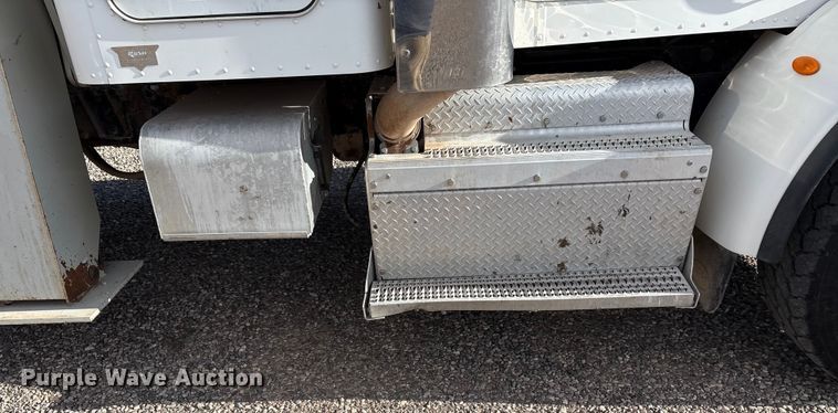 image for item EU4714 2013 Peterbilt 365 crane truck