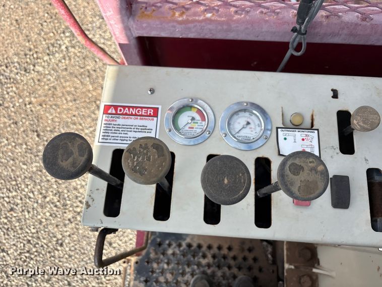 image for item EU4714 2013 Peterbilt 365 crane truck