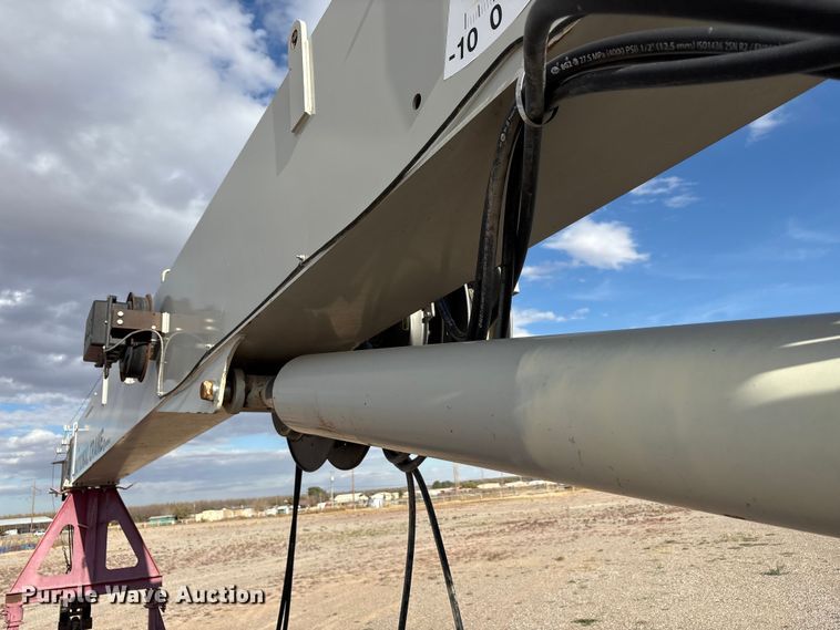 image for item EU4714 2013 Peterbilt 365 crane truck