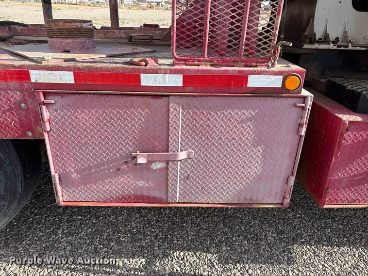 image for item EU4714 2013 Peterbilt 365 crane truck