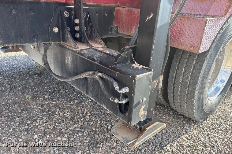 image for item EU4714 2013 Peterbilt 365 crane truck