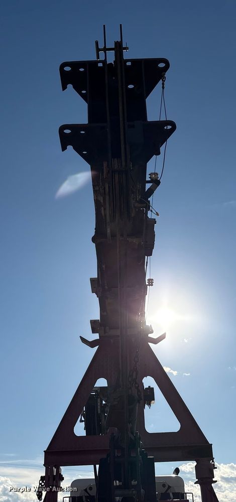 image for item EU4714 2013 Peterbilt 365 crane truck